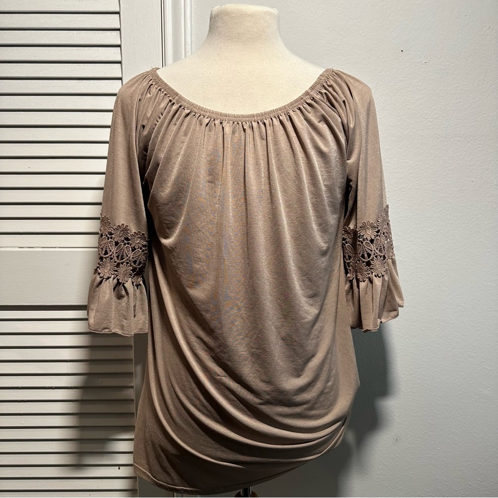 WinWin Ruffle Sleeve Tunic - Picture 2 of 5